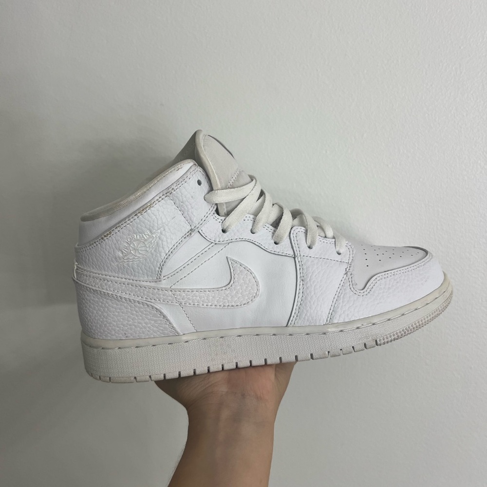 nike white Jordan 1 Mid trainers